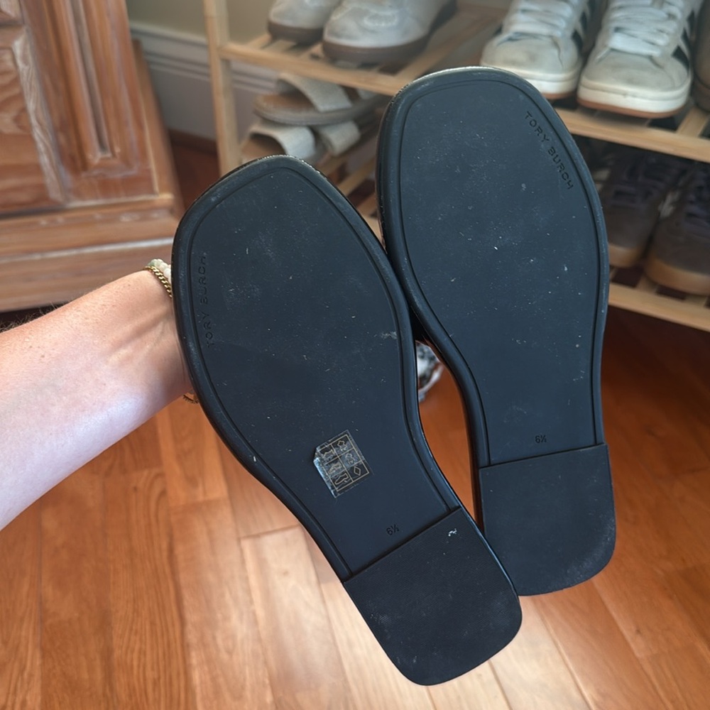 perfect condition only worn a handful of times black toriBurch slides size 6 1/2 - Picture 4 of 5